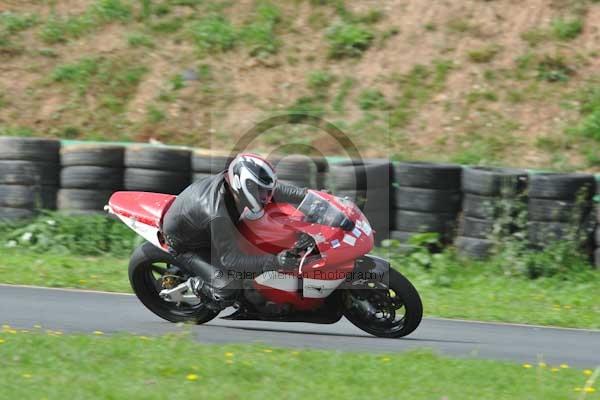 Mallory park Leicestershire;Mallory park photographs;Motorcycle action photographs;event digital images;eventdigitalimages;mallory park;no limits trackday;peter wileman photography;trackday;trackday digital images;trackday photos