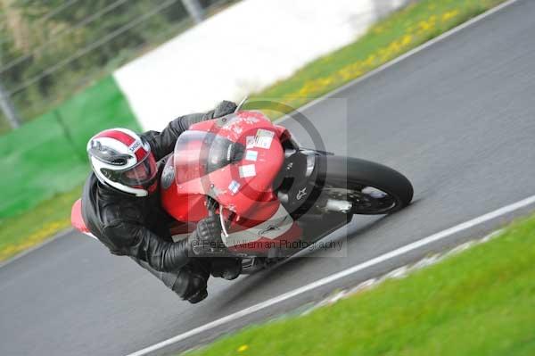 Mallory park Leicestershire;Mallory park photographs;Motorcycle action photographs;event digital images;eventdigitalimages;mallory park;no limits trackday;peter wileman photography;trackday;trackday digital images;trackday photos