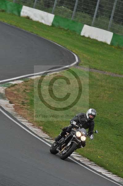 Mallory park Leicestershire;Mallory park photographs;Motorcycle action photographs;event digital images;eventdigitalimages;mallory park;no limits trackday;peter wileman photography;trackday;trackday digital images;trackday photos