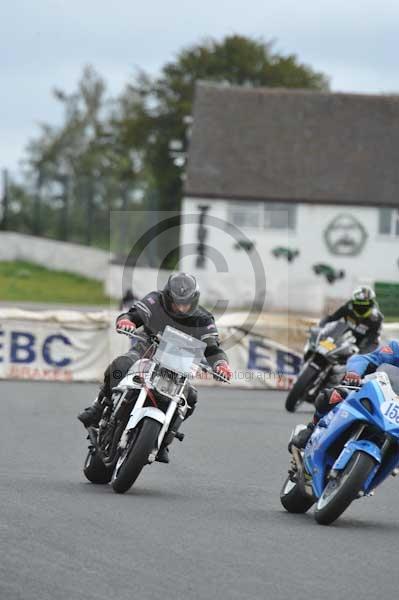 Mallory park Leicestershire;Mallory park photographs;Motorcycle action photographs;event digital images;eventdigitalimages;mallory park;no limits trackday;peter wileman photography;trackday;trackday digital images;trackday photos