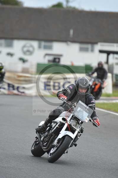 Mallory park Leicestershire;Mallory park photographs;Motorcycle action photographs;event digital images;eventdigitalimages;mallory park;no limits trackday;peter wileman photography;trackday;trackday digital images;trackday photos