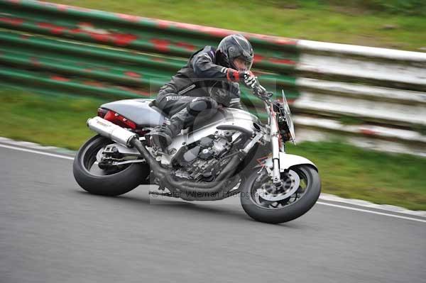 Mallory park Leicestershire;Mallory park photographs;Motorcycle action photographs;event digital images;eventdigitalimages;mallory park;no limits trackday;peter wileman photography;trackday;trackday digital images;trackday photos