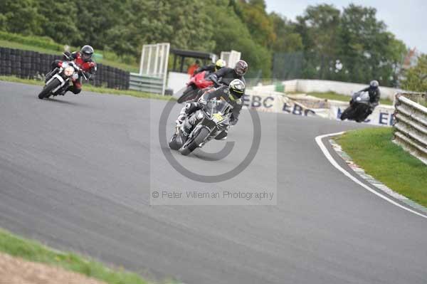 Mallory park Leicestershire;Mallory park photographs;Motorcycle action photographs;event digital images;eventdigitalimages;mallory park;no limits trackday;peter wileman photography;trackday;trackday digital images;trackday photos