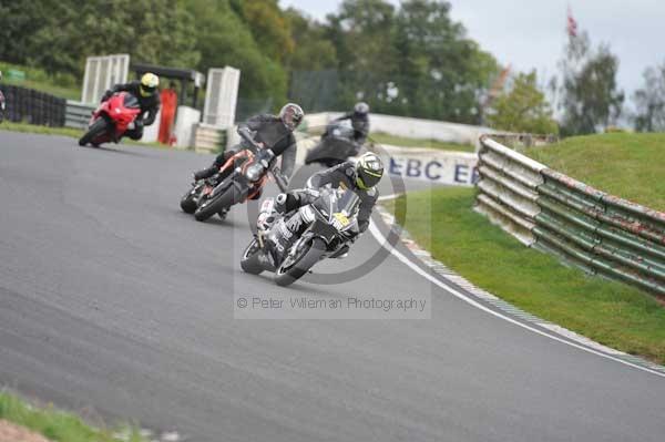 Mallory park Leicestershire;Mallory park photographs;Motorcycle action photographs;event digital images;eventdigitalimages;mallory park;no limits trackday;peter wileman photography;trackday;trackday digital images;trackday photos