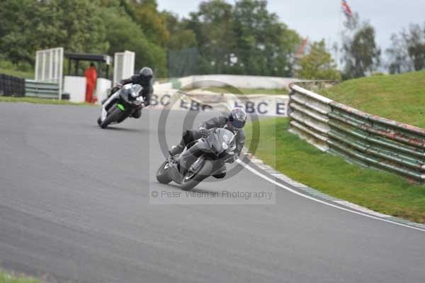 Mallory park Leicestershire;Mallory park photographs;Motorcycle action photographs;event digital images;eventdigitalimages;mallory park;no limits trackday;peter wileman photography;trackday;trackday digital images;trackday photos