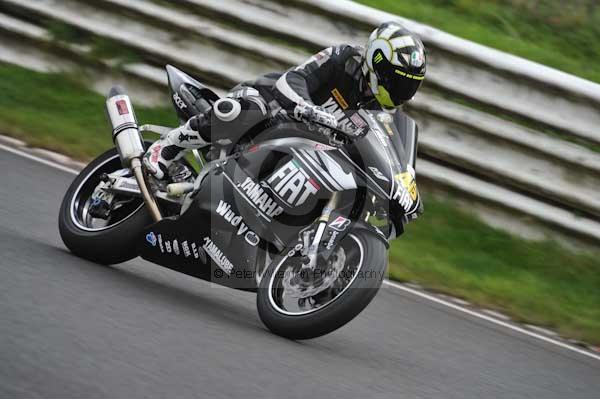 Mallory park Leicestershire;Mallory park photographs;Motorcycle action photographs;event digital images;eventdigitalimages;mallory park;no limits trackday;peter wileman photography;trackday;trackday digital images;trackday photos