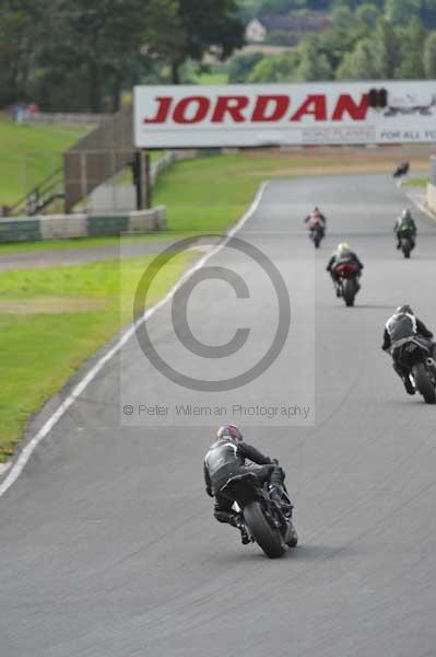 Mallory park Leicestershire;Mallory park photographs;Motorcycle action photographs;event digital images;eventdigitalimages;mallory park;no limits trackday;peter wileman photography;trackday;trackday digital images;trackday photos