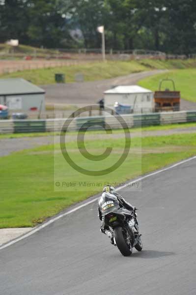 Mallory park Leicestershire;Mallory park photographs;Motorcycle action photographs;event digital images;eventdigitalimages;mallory park;no limits trackday;peter wileman photography;trackday;trackday digital images;trackday photos