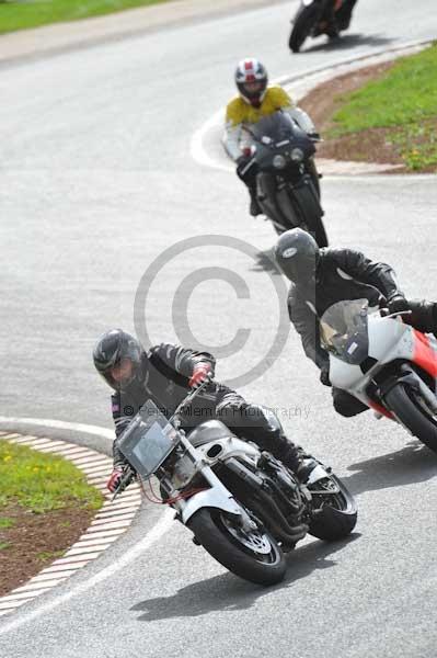 Mallory park Leicestershire;Mallory park photographs;Motorcycle action photographs;event digital images;eventdigitalimages;mallory park;no limits trackday;peter wileman photography;trackday;trackday digital images;trackday photos