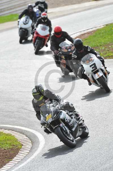 Mallory park Leicestershire;Mallory park photographs;Motorcycle action photographs;event digital images;eventdigitalimages;mallory park;no limits trackday;peter wileman photography;trackday;trackday digital images;trackday photos