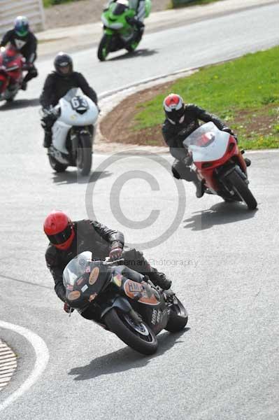 Mallory park Leicestershire;Mallory park photographs;Motorcycle action photographs;event digital images;eventdigitalimages;mallory park;no limits trackday;peter wileman photography;trackday;trackday digital images;trackday photos