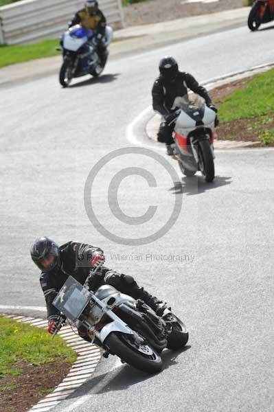 Mallory park Leicestershire;Mallory park photographs;Motorcycle action photographs;event digital images;eventdigitalimages;mallory park;no limits trackday;peter wileman photography;trackday;trackday digital images;trackday photos