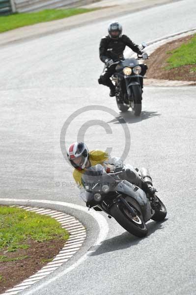 Mallory park Leicestershire;Mallory park photographs;Motorcycle action photographs;event digital images;eventdigitalimages;mallory park;no limits trackday;peter wileman photography;trackday;trackday digital images;trackday photos