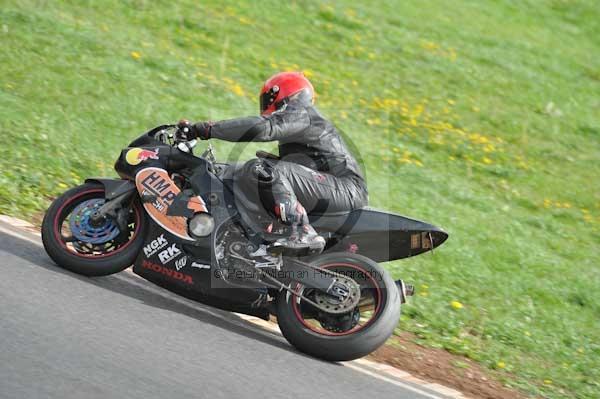 Mallory park Leicestershire;Mallory park photographs;Motorcycle action photographs;event digital images;eventdigitalimages;mallory park;no limits trackday;peter wileman photography;trackday;trackday digital images;trackday photos