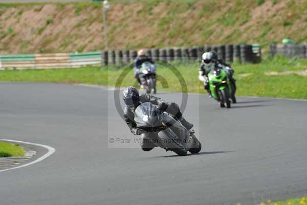 Mallory park Leicestershire;Mallory park photographs;Motorcycle action photographs;event digital images;eventdigitalimages;mallory park;no limits trackday;peter wileman photography;trackday;trackday digital images;trackday photos