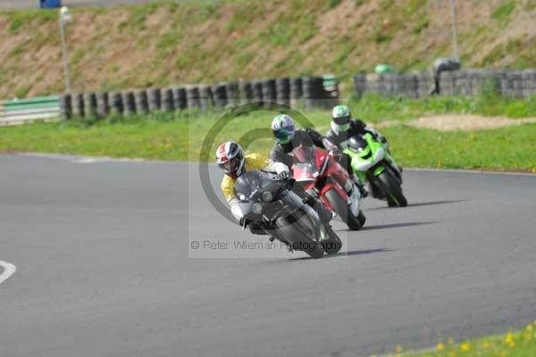 Mallory park Leicestershire;Mallory park photographs;Motorcycle action photographs;event digital images;eventdigitalimages;mallory park;no limits trackday;peter wileman photography;trackday;trackday digital images;trackday photos