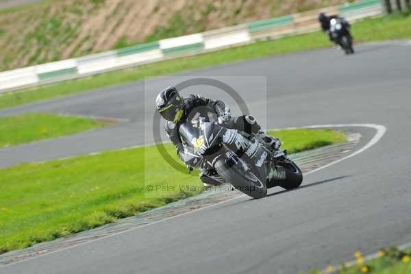 Mallory park Leicestershire;Mallory park photographs;Motorcycle action photographs;event digital images;eventdigitalimages;mallory park;no limits trackday;peter wileman photography;trackday;trackday digital images;trackday photos