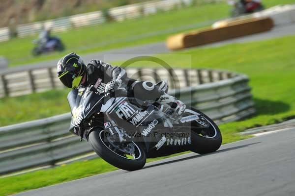 Mallory park Leicestershire;Mallory park photographs;Motorcycle action photographs;event digital images;eventdigitalimages;mallory park;no limits trackday;peter wileman photography;trackday;trackday digital images;trackday photos