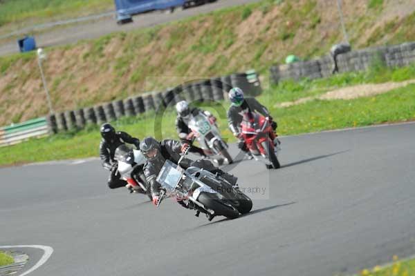 Mallory park Leicestershire;Mallory park photographs;Motorcycle action photographs;event digital images;eventdigitalimages;mallory park;no limits trackday;peter wileman photography;trackday;trackday digital images;trackday photos