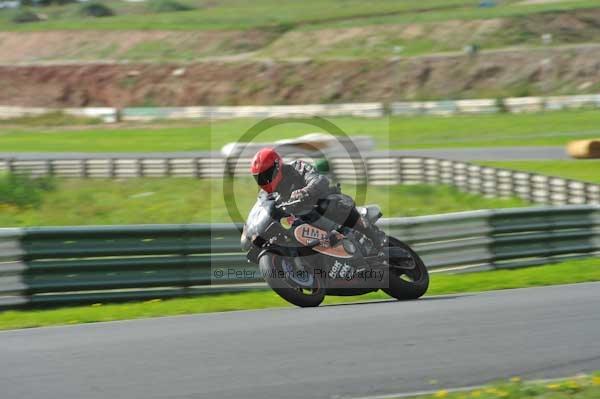 Mallory park Leicestershire;Mallory park photographs;Motorcycle action photographs;event digital images;eventdigitalimages;mallory park;no limits trackday;peter wileman photography;trackday;trackday digital images;trackday photos