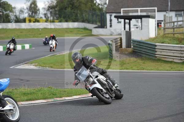 Mallory park Leicestershire;Mallory park photographs;Motorcycle action photographs;event digital images;eventdigitalimages;mallory park;no limits trackday;peter wileman photography;trackday;trackday digital images;trackday photos