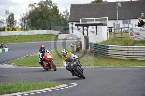 Mallory park Leicestershire;Mallory park photographs;Motorcycle action photographs;event digital images;eventdigitalimages;mallory park;no limits trackday;peter wileman photography;trackday;trackday digital images;trackday photos