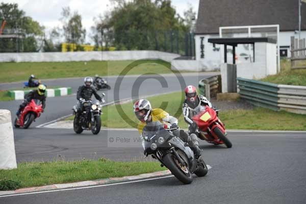 Mallory park Leicestershire;Mallory park photographs;Motorcycle action photographs;event digital images;eventdigitalimages;mallory park;no limits trackday;peter wileman photography;trackday;trackday digital images;trackday photos