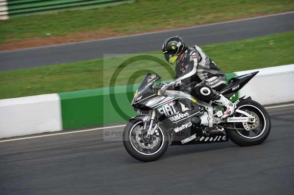 Mallory park Leicestershire;Mallory park photographs;Motorcycle action photographs;event digital images;eventdigitalimages;mallory park;no limits trackday;peter wileman photography;trackday;trackday digital images;trackday photos