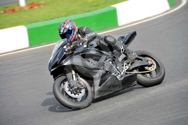 Mallory park Leicestershire;Mallory park photographs;Motorcycle action photographs;event digital images;eventdigitalimages;mallory park;no limits trackday;peter wileman photography;trackday;trackday digital images;trackday photos