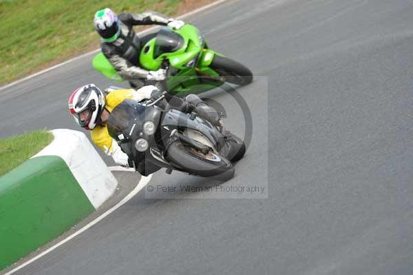 Mallory park Leicestershire;Mallory park photographs;Motorcycle action photographs;event digital images;eventdigitalimages;mallory park;no limits trackday;peter wileman photography;trackday;trackday digital images;trackday photos