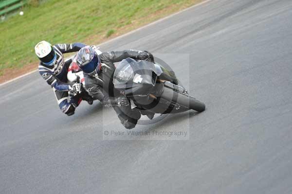 Mallory park Leicestershire;Mallory park photographs;Motorcycle action photographs;event digital images;eventdigitalimages;mallory park;no limits trackday;peter wileman photography;trackday;trackday digital images;trackday photos