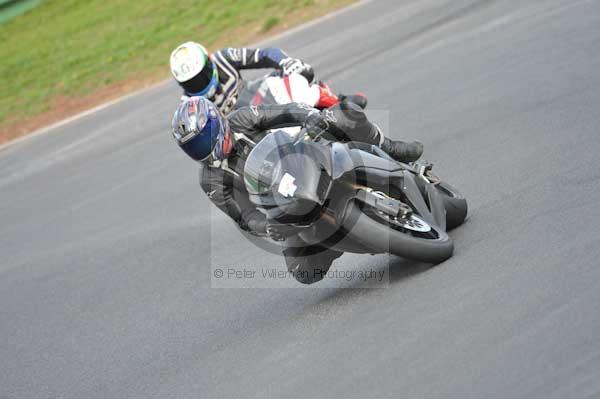 Mallory park Leicestershire;Mallory park photographs;Motorcycle action photographs;event digital images;eventdigitalimages;mallory park;no limits trackday;peter wileman photography;trackday;trackday digital images;trackday photos