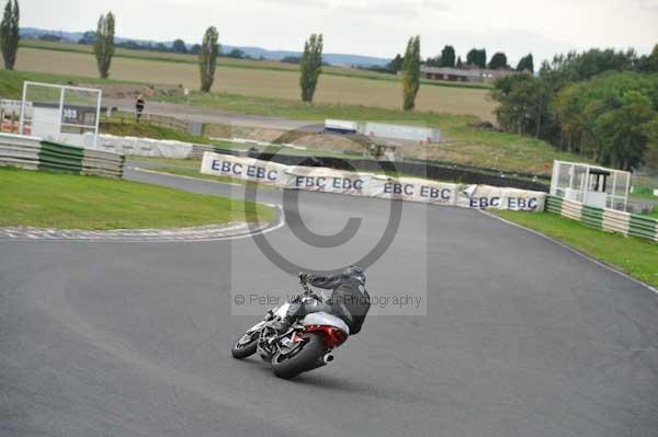 Mallory park Leicestershire;Mallory park photographs;Motorcycle action photographs;event digital images;eventdigitalimages;mallory park;no limits trackday;peter wileman photography;trackday;trackday digital images;trackday photos