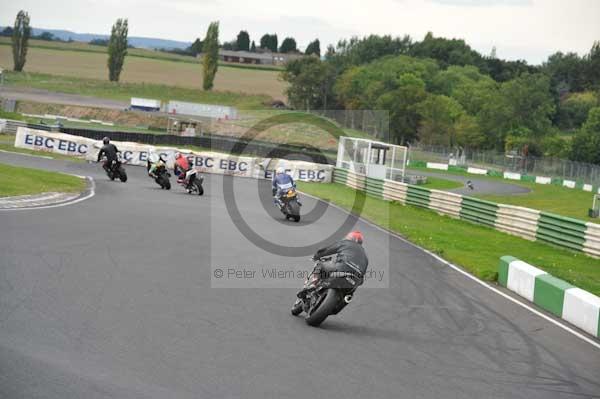 Mallory park Leicestershire;Mallory park photographs;Motorcycle action photographs;event digital images;eventdigitalimages;mallory park;no limits trackday;peter wileman photography;trackday;trackday digital images;trackday photos