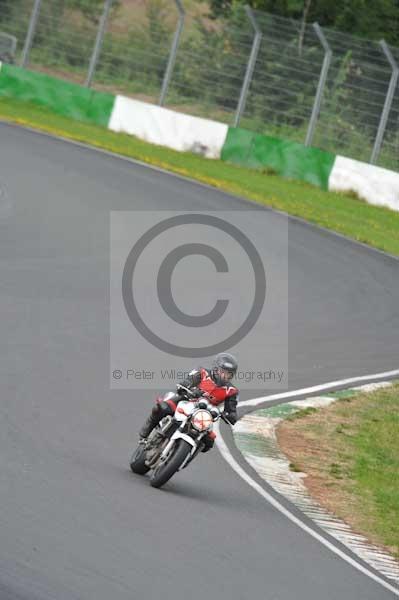 Mallory park Leicestershire;Mallory park photographs;Motorcycle action photographs;event digital images;eventdigitalimages;mallory park;no limits trackday;peter wileman photography;trackday;trackday digital images;trackday photos