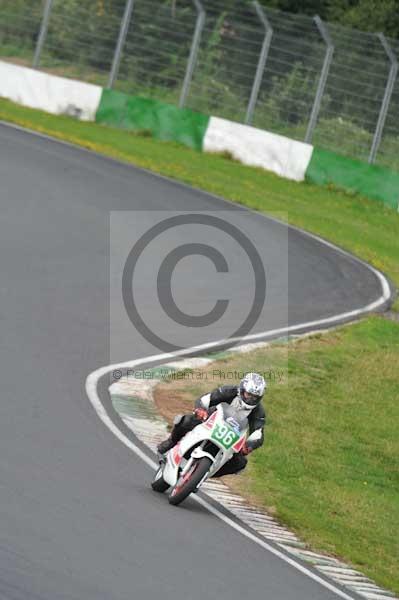 Mallory park Leicestershire;Mallory park photographs;Motorcycle action photographs;event digital images;eventdigitalimages;mallory park;no limits trackday;peter wileman photography;trackday;trackday digital images;trackday photos