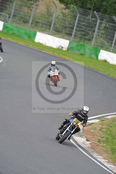 Mallory park Leicestershire;Mallory park photographs;Motorcycle action photographs;event digital images;eventdigitalimages;mallory park;no limits trackday;peter wileman photography;trackday;trackday digital images;trackday photos