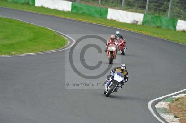 Mallory park Leicestershire;Mallory park photographs;Motorcycle action photographs;event digital images;eventdigitalimages;mallory park;no limits trackday;peter wileman photography;trackday;trackday digital images;trackday photos