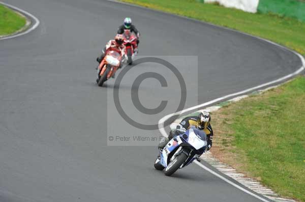 Mallory park Leicestershire;Mallory park photographs;Motorcycle action photographs;event digital images;eventdigitalimages;mallory park;no limits trackday;peter wileman photography;trackday;trackday digital images;trackday photos