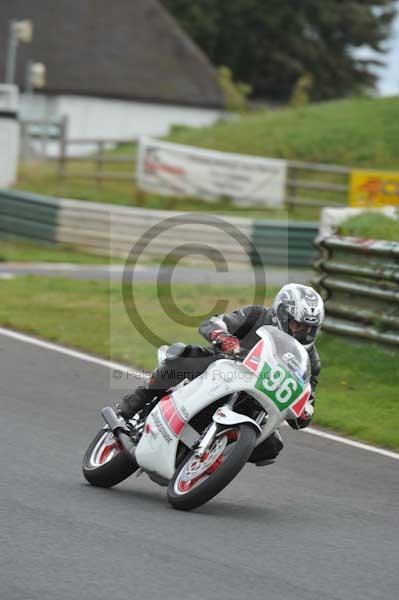 Mallory park Leicestershire;Mallory park photographs;Motorcycle action photographs;event digital images;eventdigitalimages;mallory park;no limits trackday;peter wileman photography;trackday;trackday digital images;trackday photos