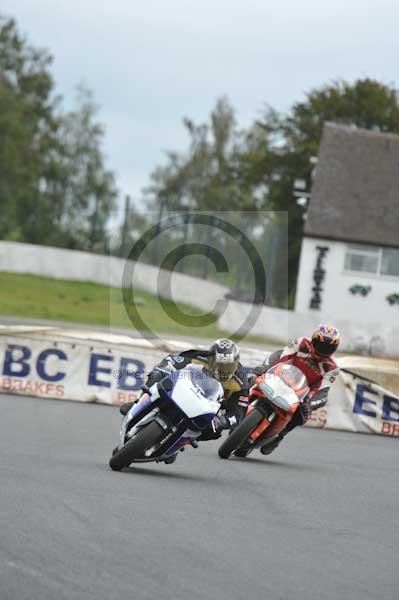 Mallory park Leicestershire;Mallory park photographs;Motorcycle action photographs;event digital images;eventdigitalimages;mallory park;no limits trackday;peter wileman photography;trackday;trackday digital images;trackday photos