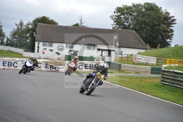 Mallory park Leicestershire;Mallory park photographs;Motorcycle action photographs;event digital images;eventdigitalimages;mallory park;no limits trackday;peter wileman photography;trackday;trackday digital images;trackday photos