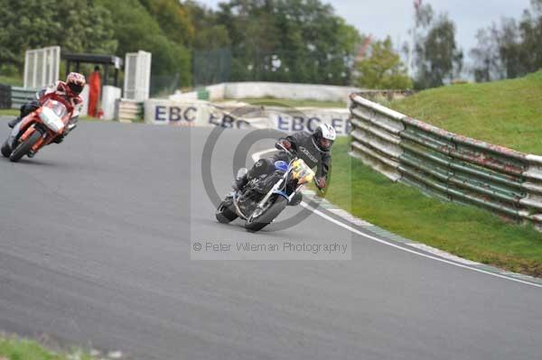 Mallory park Leicestershire;Mallory park photographs;Motorcycle action photographs;event digital images;eventdigitalimages;mallory park;no limits trackday;peter wileman photography;trackday;trackday digital images;trackday photos