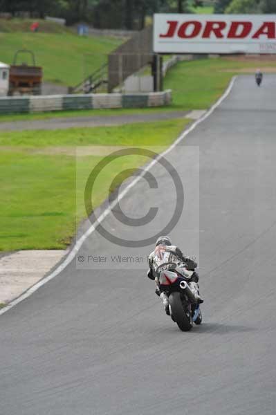 Mallory park Leicestershire;Mallory park photographs;Motorcycle action photographs;event digital images;eventdigitalimages;mallory park;no limits trackday;peter wileman photography;trackday;trackday digital images;trackday photos