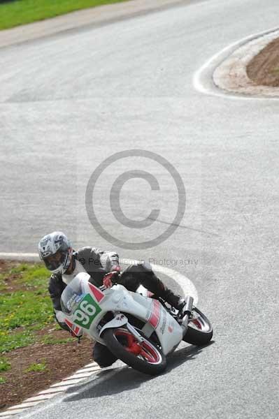 Mallory park Leicestershire;Mallory park photographs;Motorcycle action photographs;event digital images;eventdigitalimages;mallory park;no limits trackday;peter wileman photography;trackday;trackday digital images;trackday photos