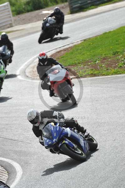 Mallory park Leicestershire;Mallory park photographs;Motorcycle action photographs;event digital images;eventdigitalimages;mallory park;no limits trackday;peter wileman photography;trackday;trackday digital images;trackday photos