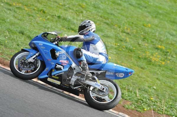 Mallory park Leicestershire;Mallory park photographs;Motorcycle action photographs;event digital images;eventdigitalimages;mallory park;no limits trackday;peter wileman photography;trackday;trackday digital images;trackday photos