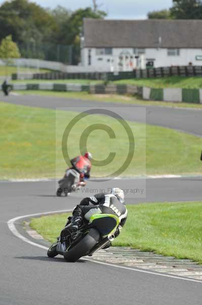 Mallory park Leicestershire;Mallory park photographs;Motorcycle action photographs;event digital images;eventdigitalimages;mallory park;no limits trackday;peter wileman photography;trackday;trackday digital images;trackday photos