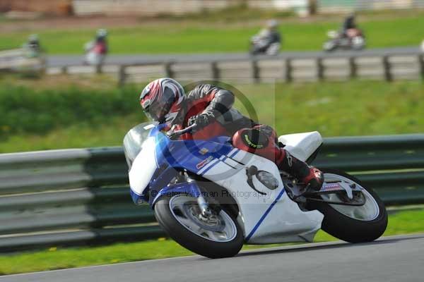 Mallory park Leicestershire;Mallory park photographs;Motorcycle action photographs;event digital images;eventdigitalimages;mallory park;no limits trackday;peter wileman photography;trackday;trackday digital images;trackday photos