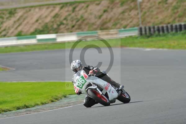 Mallory park Leicestershire;Mallory park photographs;Motorcycle action photographs;event digital images;eventdigitalimages;mallory park;no limits trackday;peter wileman photography;trackday;trackday digital images;trackday photos